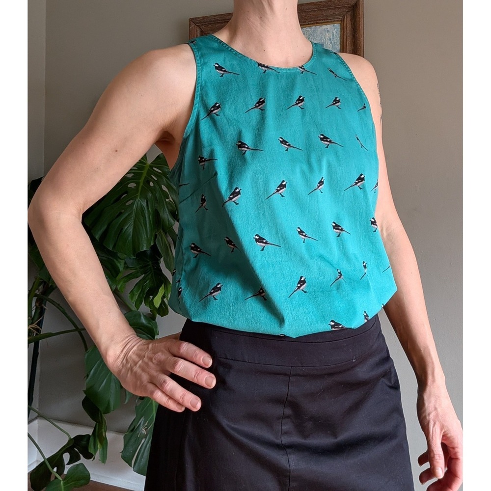 Banana Republic Sleeveless Blouse Green Birds Zipper Career Business Flowy Teal